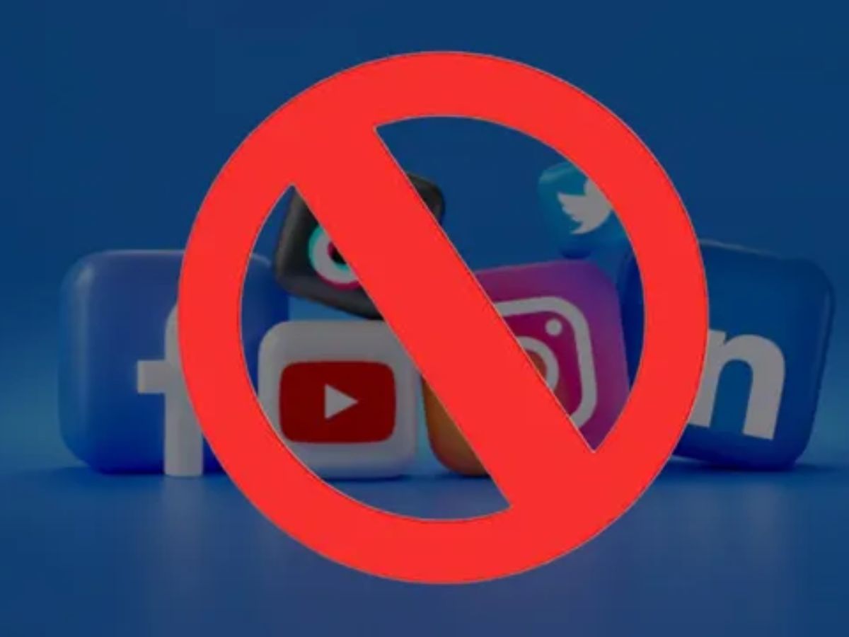 https://hindi.cdn.zeenews.com/hindi/sites/default/files/2026/06/01/4476022-malaysia-social-media-ban.jpg