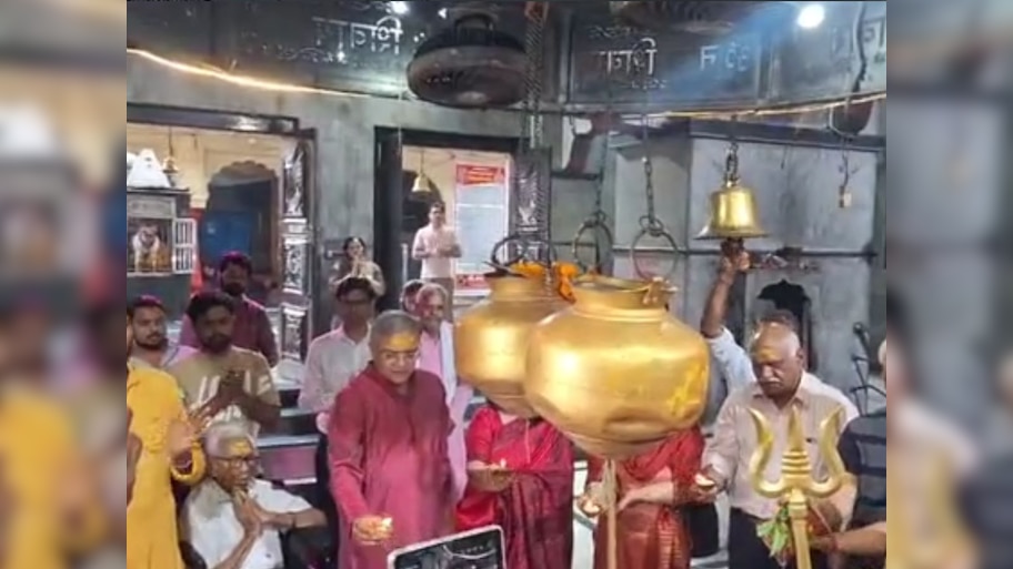 मुख्य चुनाव आयुक्त आगरा मंदिर में किए दर्शन, बोले- पांच राज्यों में सफल चुनाव के बाद आशीर्वाद लेने आया