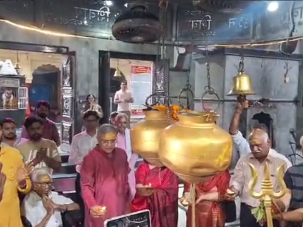 मुख्य चुनाव आयुक्त आगरा मंदिर में किए दर्शन, बोले- पांच राज्यों में सफल चुनाव के बाद आशीर्वाद लेने आया मुख्य चुनाव आयुक्त आगरा मंदिर में किए दर्शन, बोले- पांच राज्यों में सफल चुनाव के बाद आशीर्वाद लेने आया