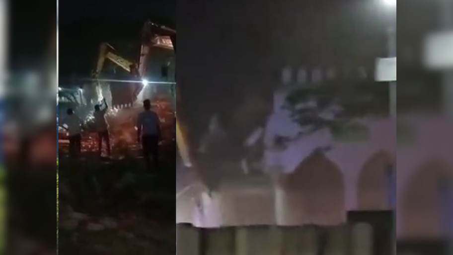 वाराणसी में 200 साल पुरानी मस्जिद 22 मिनट में ढहाई: आधी रात को हुई कार्रवाई, एक हजार जवान तैनात