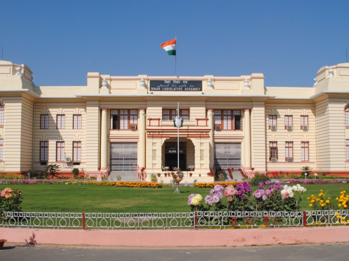 https://hindi.cdn.zeenews.com/hindi/sites/default/files/2026/06/03/4477720-mlc-chunav.png