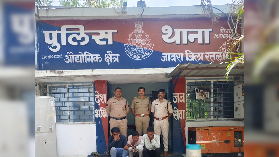 शराब तस्करी के बाद अब रतलाम में 'शराब चोरी' का नया ट्रेंड! पुलिस ने सीसीटीवी से खोला राज, 3 गिरफ्तार