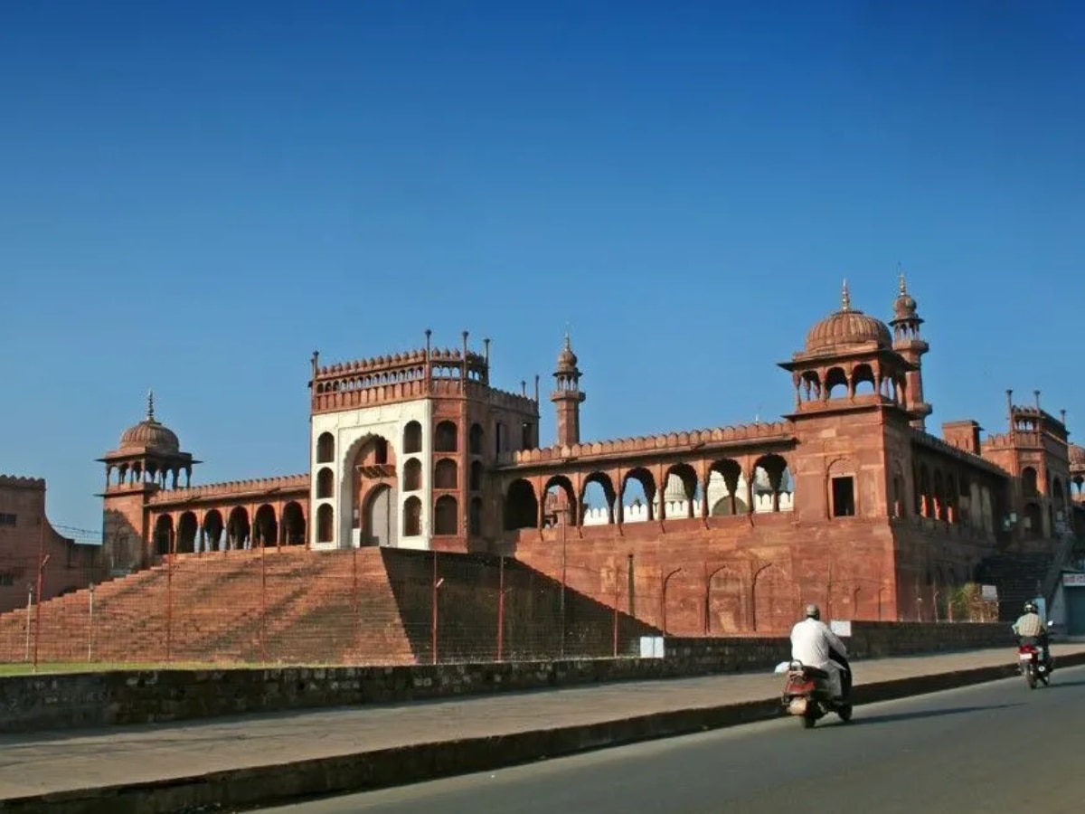 आबादी में सबसे आगे कौन