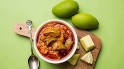 आम का टेस्टी अचार बनाने के लिए ऐसे खरीदें कच्चे Mango की पहचान, नोट कर लें ये तरीके