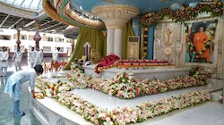 कौन थे सत्य साईं बाबा, जिनके दर पर पहुंचेंगी वेनेजुएला की अंतरिम राष्ट्रपति