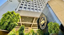 आर्थिक मोर्चे पर संतुलन की नीति, RBI ने दरों में बदलाव से क्यों बनाई दूरी?