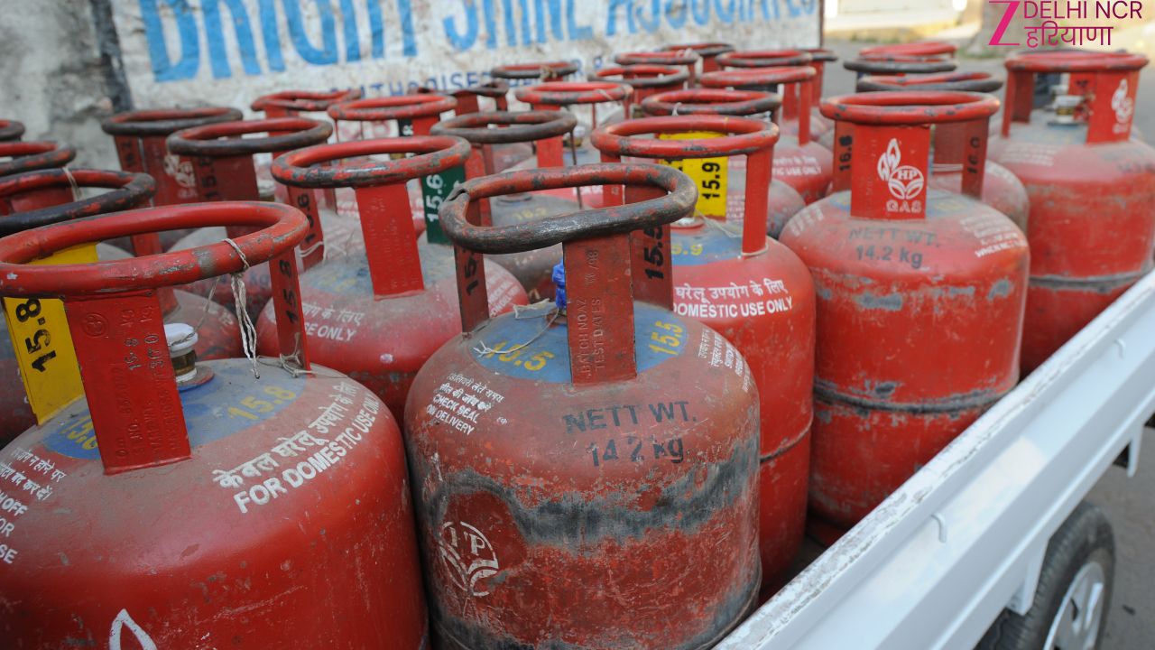 दिल्ली वालों को लगा फिर झटका! आज से बदल गए LPG सिलेंडर के दाम, जानें अब कितना चुकाना होगा?