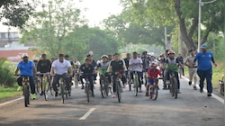 साइकिल अपनाएं, पर्यावरण बचाएं, डीएम के नेतृत्व में निकली 'संडे ऑन साइकिल' रैली