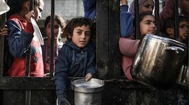 गाजा में जिंदा रहने की जंग, टेंटों में बदबू और गंदगी के बीच कट रही जिंदगी