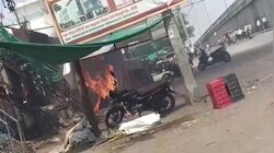 पलभर में राख हुई मेहनत की कमाई, समोसे बनाते समय सिलिंडर लीक, तीन दुकानें जलीं 