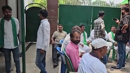 राबड़ी आवास के बाहर RJD कार्यकर्ताओं का 24 घंटे का 'पहरा', चौकी-गद्दे की भी व्यवस्था