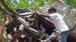 लातेहार: उड़ीसा से लोहे की प्लेट लेकर पटना जा रहा ट्रक दुर्घटनाग्रस्त, 3 घायल