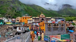 धरती पर स्वर्ग सा अहसास! मैदानी क्षेत्रों की तपन भूल ठंडी फिजाओं खोए चारधाम यात्री