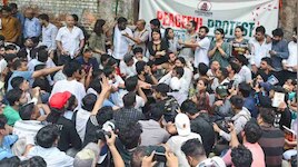 Opinion: जब जनहित की आवाज उठती है, तो व्यवस्था के कुछ हिस्से क्यों हो जाते हैं बेचैन