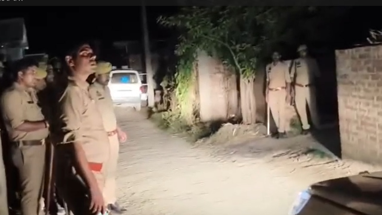 घर के कमरे में मिलीं दो सगी बहनों की लाश, प्रेम प्रसंग के विवाद में पिता और भाइयों पर ही पीट-पीटकर हत्या का आरोप!