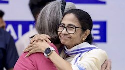 ममता दिल्ली में सोनिया के घर पहुंचीं, CID ने कोलकाता में दीदी के घर की डोरबेल बजाई 