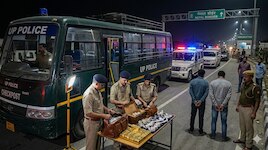 बस में पकड़ा गया 12 करोड़ का सोना-चांदी, तेलंगाना से चोरी कर नेपाल भाग रहे थे आरोपी