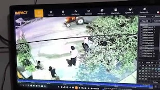 गाजियाबाद में काल बना अवैध स्पीड ब्रेकर, बाइक सवार की गई जान; हादसे का खौफनाक मंजर देखिए