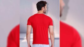 फैशनेबल टी-शर्ट कभी थी पुरुषों की अंडरगारमेंट, जानें कैसे बना ये ट्रेंडी आउटफिट 