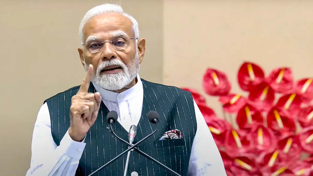 'हिंदू रेट' नहीं, 'कांग्रेस रेट', मोदी के हमले ने क्यों खोल दी पुरानी बहस, पूछा- विशाल हिंदू आबादी पर क्यों लगाया गया कलंक?