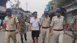 फाल्टा के 'पुष्पा' का ये कैसा हाल, हाफ पैंट और टी-शर्ट में पुलिस ने घुमाया