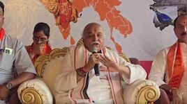 शस्त्र पूजन और 'हिंदुओं से खरीदारी'...प्रवीण तोगड़िया के विवादित बयान पर बवाल! 
