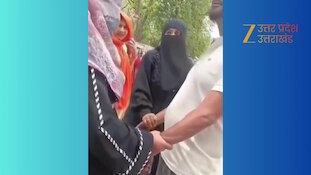 मुस्लिम महिलाएं बनीं मर्दानी! बीच सड़क चप्पलों से युवक धुना, गंदे और अश्लील मैसेज का आरोप
