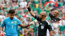 FIFA World Cup 2026: रेफरी के कान में लगा ये अजीबोगरीब गैजेट क्या है? जानिए सच्चाई