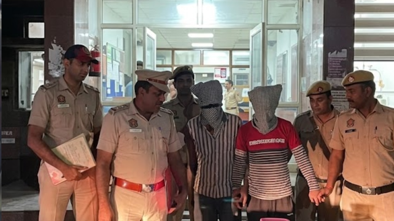 दिल्ली में गगन सिनेमा के पास हुई हत्या की गुत्थी कुछ ही घंटों में सुलझी, दो शातिर बदमाश गिरफ्तार