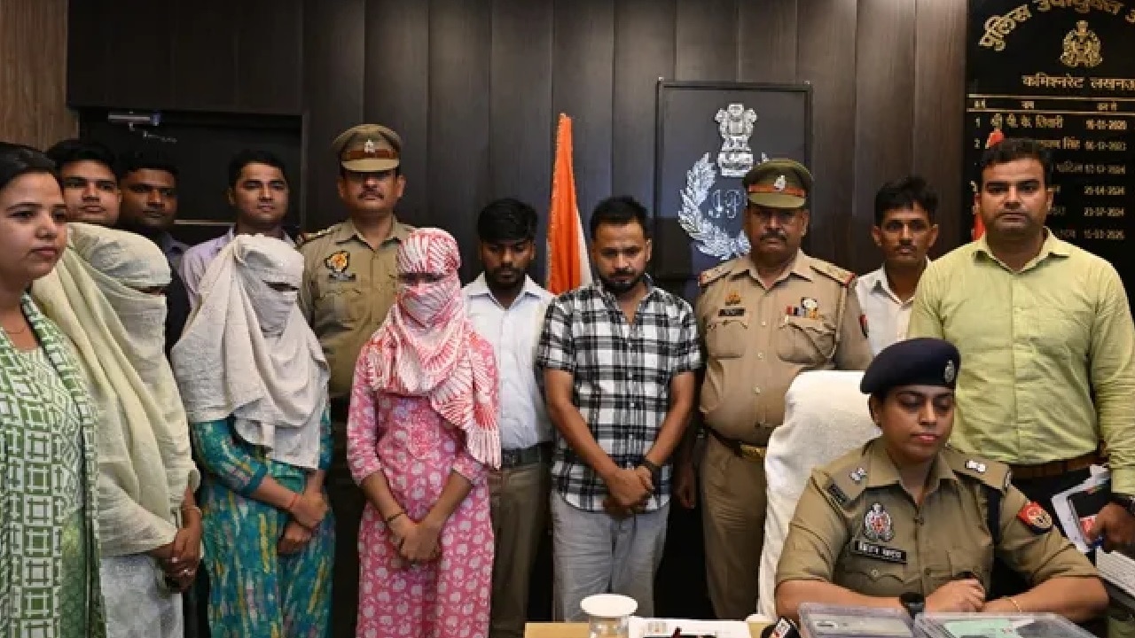 लखनऊ में फर्जी कॉल सेंटर का भंडाफोड़, नौकरी का सपना दिखा 250 से ज्यादा बेरोजगारों से ठगी, सगी बहनों समेत 5 गिरफ्तार