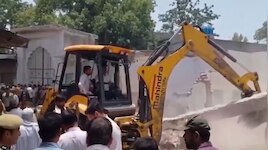 BJP कार्यकर्ता की मौत से भड़का गांव, आरोपी का घर जला; फिर चला बुलडोजर