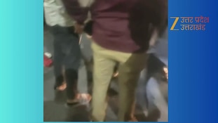 ट्रैफिक पुलिस कर्मी और बस ड्राइवर के बीच जमकर कुश्ती, वीडियो हुआ वायरल