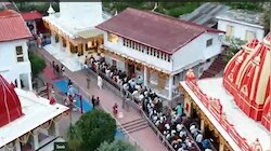 भक्ति, श्रद्धा और विश्वास का संगम! कैंची धाम में उमड़ रहा श्रद्धालुओं का जनसैलाब