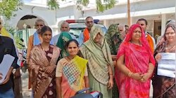20 किलो की जगह 18 किलो राशन! जालौन में कोटेदार पर धांधली का आरोप, DM से शिकायत