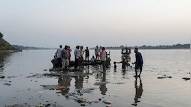 मिर्जापुर में बड़ा हादसा, गंगा स्नान के दौरान दो किशोर डूबे 