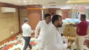 डिप्टी सीएम केशव मौर्य की प्रेस कॉन्फ्रेंस में ड्राई फ्रूट्स की लूट, वीडियो वायरल 