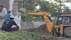 मुरादाबाद में बुलडोजर एक्शन! कथित सरकारी जमीन पर बनी मस्जिद और अवैध मजार ध्वस्त