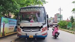 बेतिया से आ रही बस 11000 वोल्ट की चपेट में आई, 100 से अधिक मजदूर थे सवार, 2 की मौत 