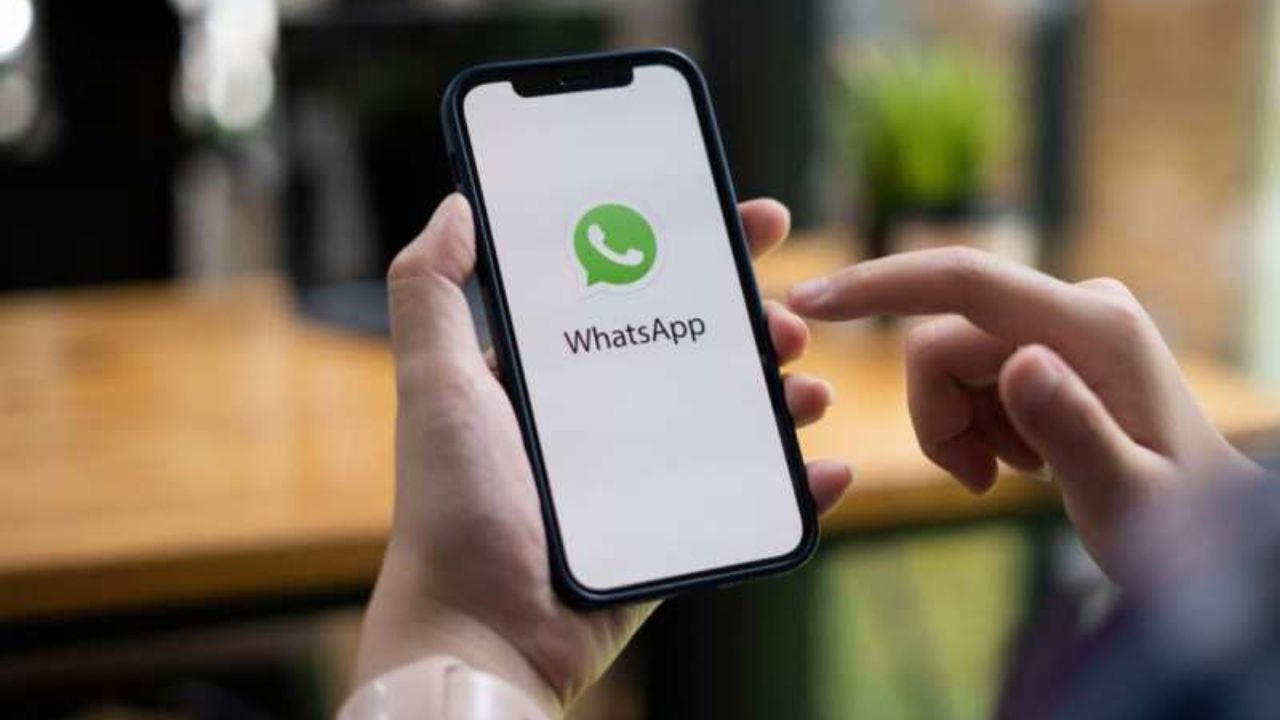 WhatsApp पर बिना ऑनलाइन आए भेज सकेंगे Voice Message! आ रहा नया कमाल का फीचर, जानें कैसे करेगा काम