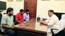 प्रिंस यादव की पोस्टमॉर्टम रिपोर्ट के आते ही संजय झा से मिले रौशन आनंद, मांगा न्याय