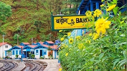 कालका-शिमला टॉय ट्रेन रूट का वो छुपा हुआ स्टेशन, जहां आज भी ठहरता है वक्त