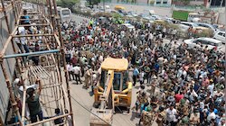क्या शाहीन बाग पर भी चलेगा बुलडोजर? O-Zone बोर्ड लगने से लोगों में डर