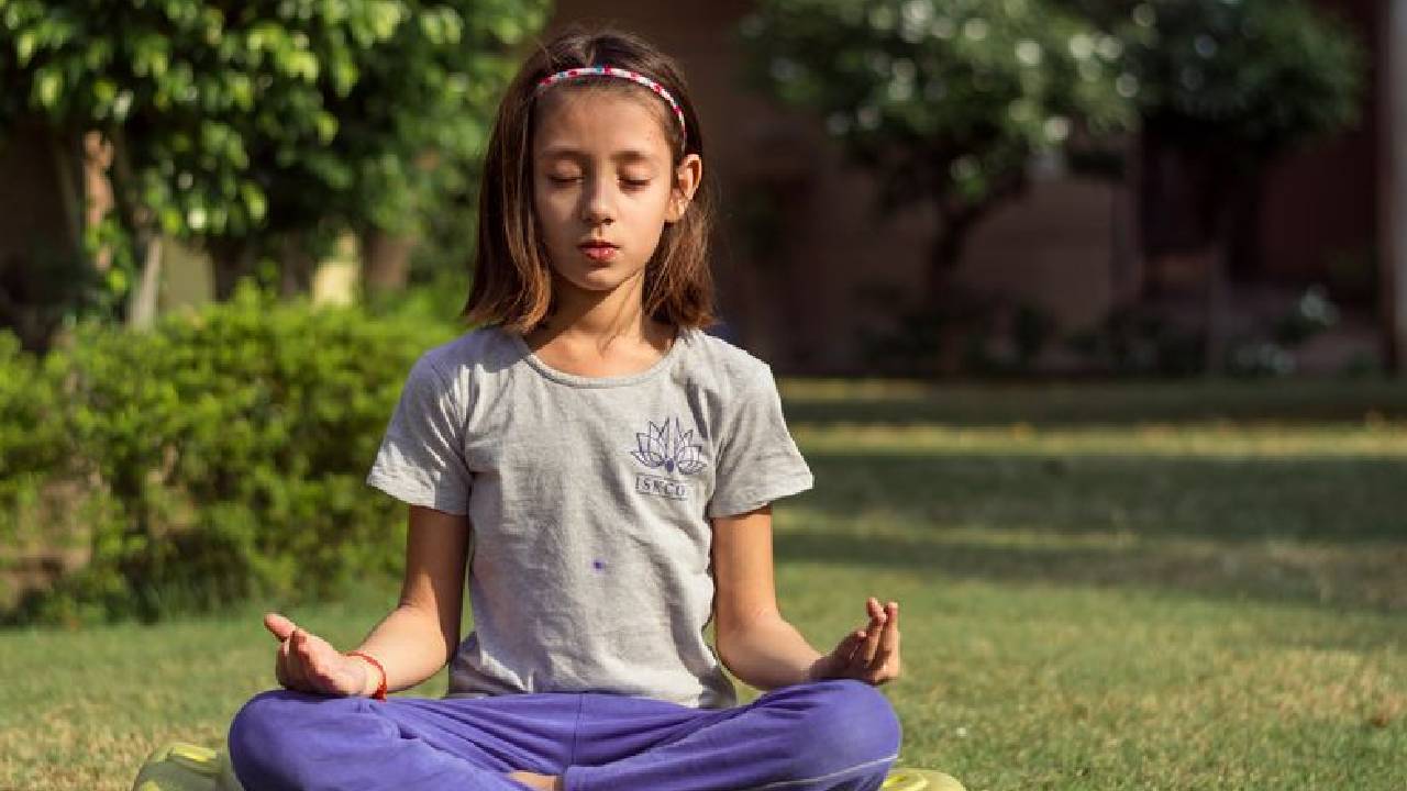 बच्चों की इम्यूनिटी बढ़ाने के लिए रोज करवाएं ये योगासन, बीमारियां रहेंगी दूर