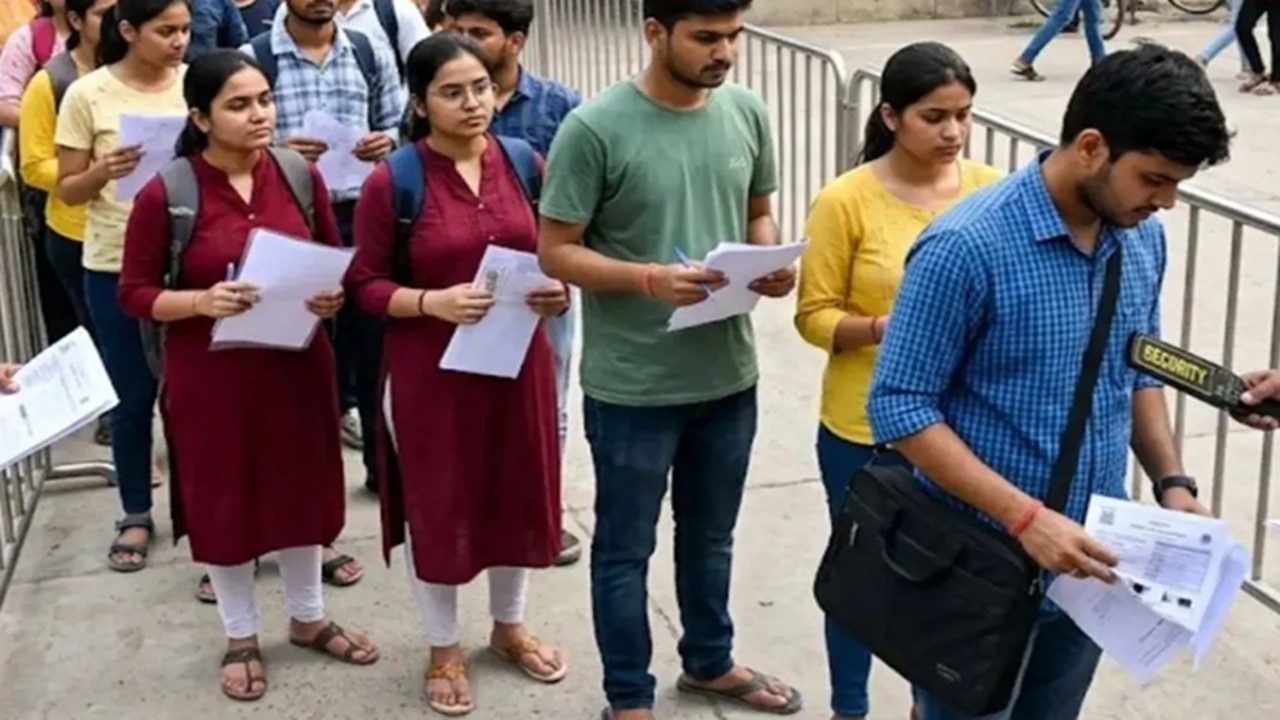 NEET Re-Exam: जहानाबाद के 4 परीक्षा केंद्रों पर 582 अभ्यर्थी दे रहे हैं परीक्षा, सुरक्षा के सख्त इंतजाम