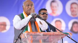 DK-DK... के नारे सुनकर भड़क उठे मल्लिकार्जुन खरगे, कर्नाटक सीएम के सामने लगाई क्लास