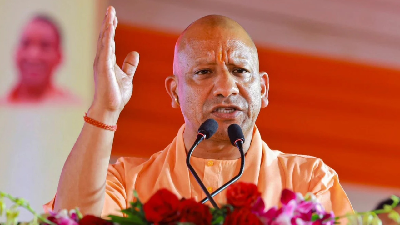 CM Yogi Aligarh Visit: दो दिन के अलीगढ़ दौरे पर सीएम योगी; नुमाइश मैदान से देंगे करोड़ों की सौगात, रात में रुकेंगे, फिर हाथरस जाएंगे