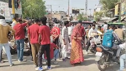 जालौन में सफाईकर्मी से मारपीट: सफाई कर्मचारियों का फूटा गुस्सा! 
