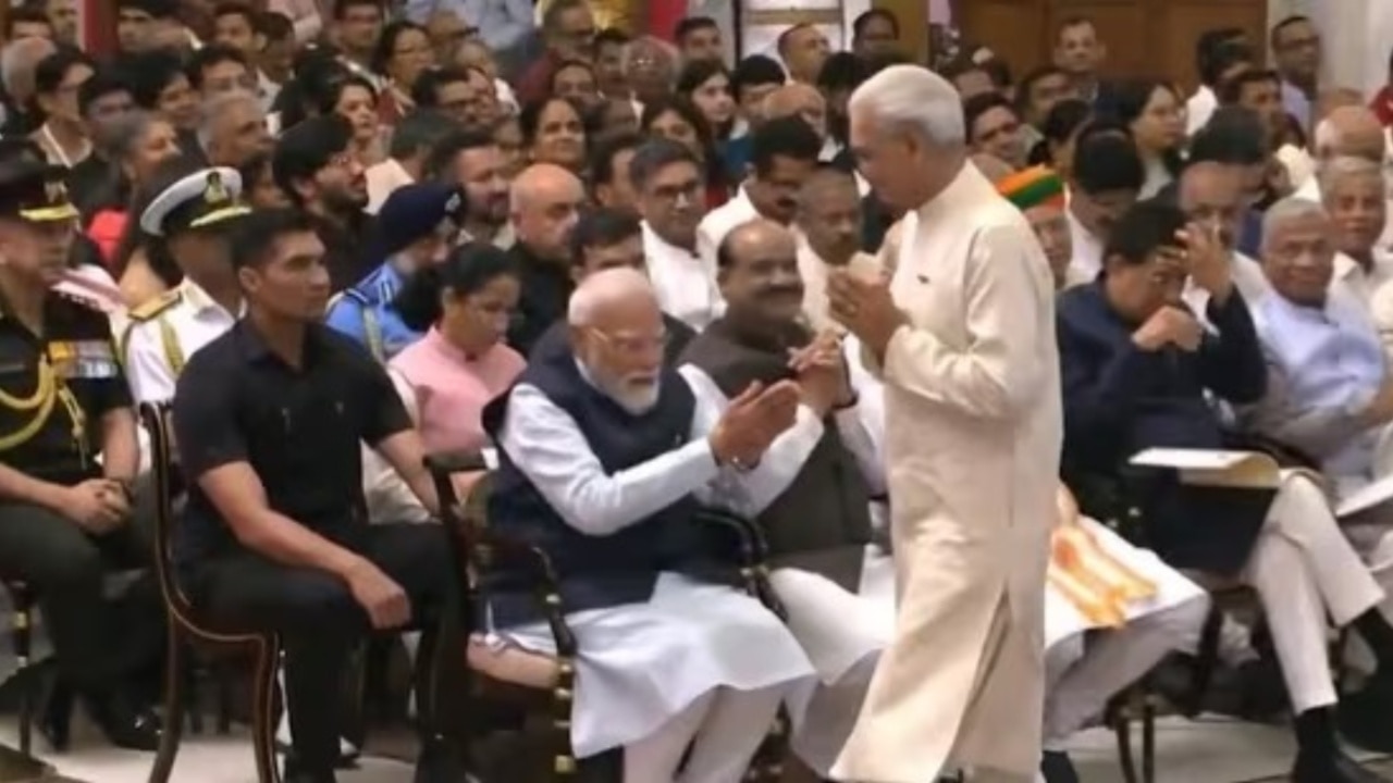 एक्टर अनिल रस्तोगी ने पीएम मोदी को किया नजरअंदाज? अब एक्टर ने खुद दी सफाई- मेरी उम्र की वजह से चूक हुई