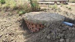 भ्रष्टाचार का नया उदाहरण! जमीन से ऊपर सोख्ता गड्ढा बनाकर 84 लाख की हेराफेरी का आरोप