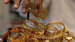 यूपी के सर्राफा बाजार में खलबली, ₹10,000 लुढ़की चांदी, सोना 3 हजार से ज्यादा टूटा! 